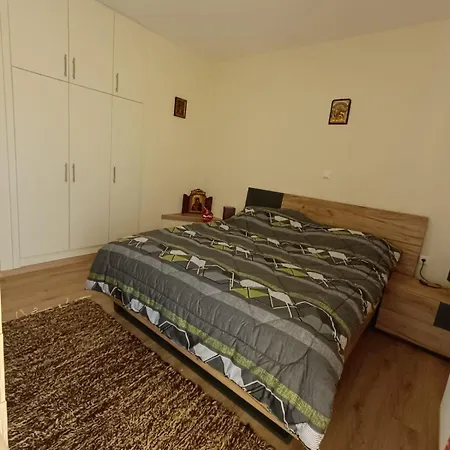 νύμφη ηχώ, θέα στα βουνά κάτω από το ρολόι Dimitsana