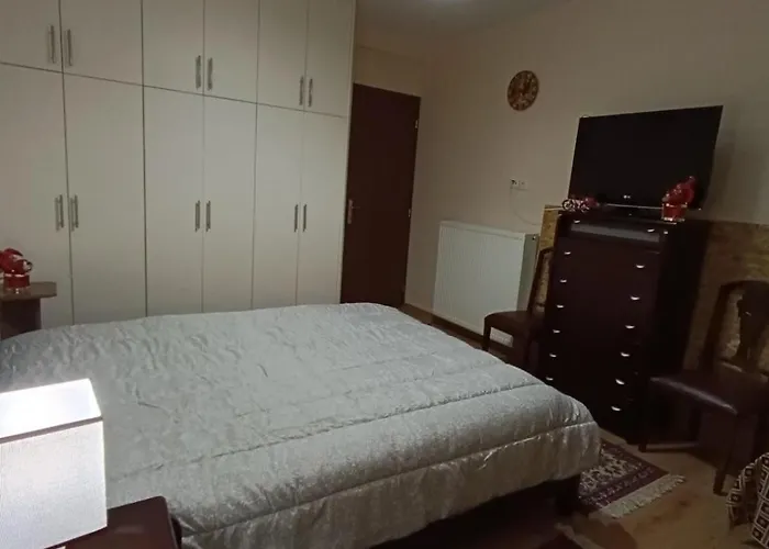 νύμφη ηχώ, θέα στα βουνά κάτω από το ρολόι